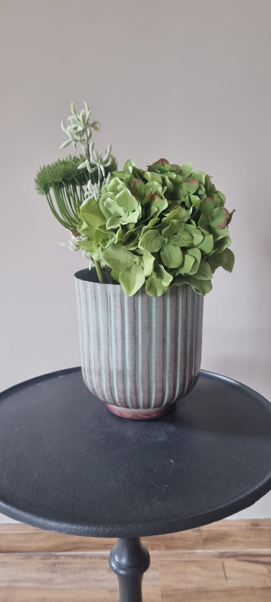 Jarden Vase Iron Planter Ceramic look - BEOMES DESIGNS
